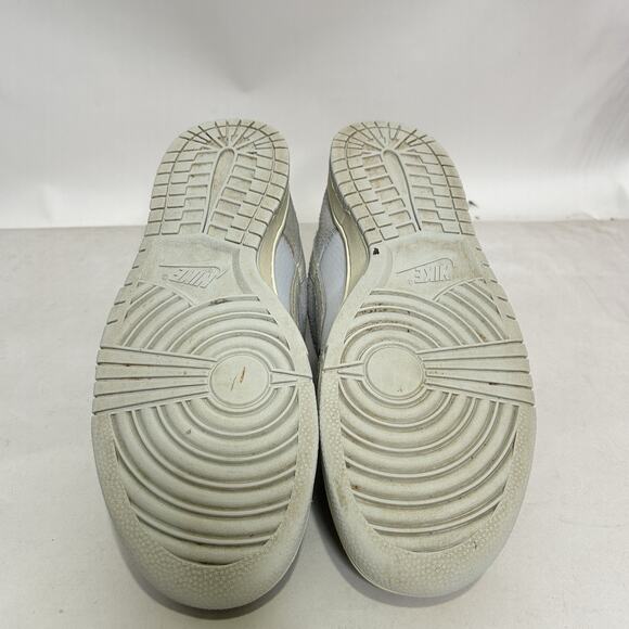 Athletic_Shoes